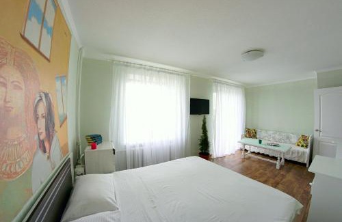 Dzerzhyns'kyi District Apartment | Charming Flatsy at Botanichniy Sad: Pet-Friendly Retreat