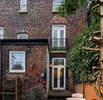 Sefton Park Apartment | Iconic Beatles Home in Liverpool - Family Friendly Stay