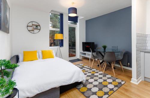 Sefton Park Apartment | Sefton Park Retreat - Child-Friendly Comfort Awaits You