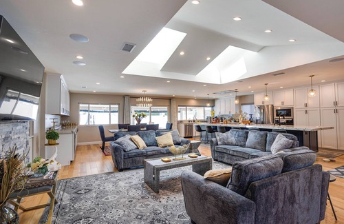 Fletcher Hills House | Exquisite Sunset View Retreat with Pool and Spa Amenities