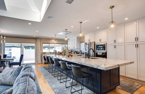 Fletcher Hills House | Exquisite Sunset View Retreat with Pool and Spa Amenities