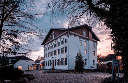 Baarlo Hotel | Elegant Fletcher Hotel Château De Raay with Ocean Views