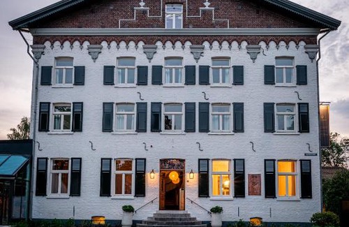 Baarlo Hotel | Elegant Fletcher Hotel Château De Raay with Ocean Views