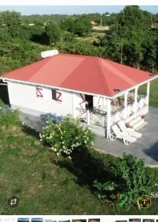 Saint-Louis House | Discover Fleur d'Hibiscus: Oceanfront Getaway Awaits
