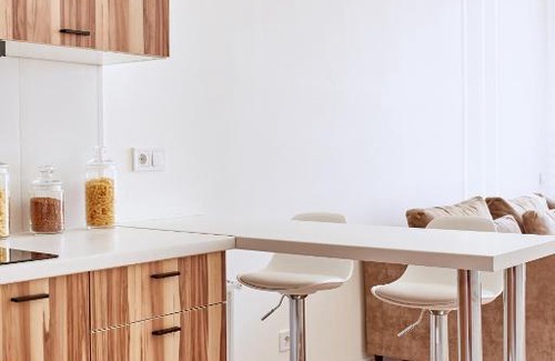 Petrovskoye Apartment | Fleur-de-Lys: Guest Rated 9/10 with Pet-Friendly Perks