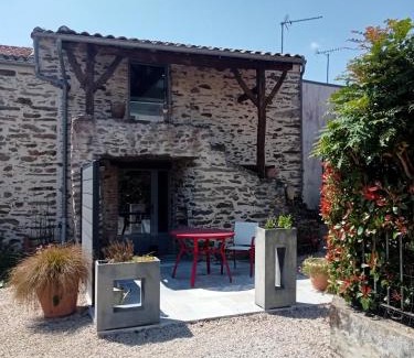 Monnieres Bed & Breakfast | Delightful Fleur de Vigne: Family-Friendly Stay Awaits