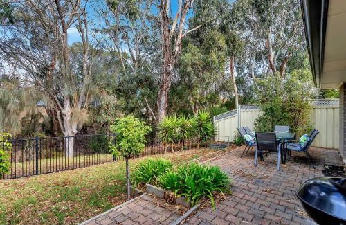 McCracken House | Fleurieu Days - Leafy Hideaway by Victor Harbor