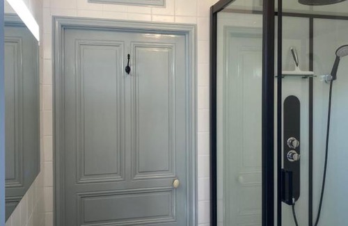 Saint-Leger-sous-Beuvray Apartment | Cozy Family Retreat at Fleurs au Bourg - Pet Friendly Stay