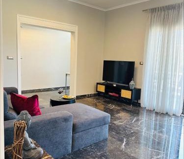Petaloudes Apartment | Relax at Flev's House: 4-Star Stay with Private Hot Tub