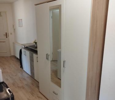 Marienthal Ost Apartment | Comfortable Monteurwohnung in Zwickau with Great Amenities