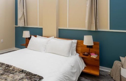 Fifth Ward Apartment | Top-Rated Flexhome Walker's Point Studio with Accessibility