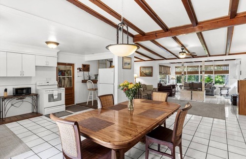 Crystal River House | Pet-Friendly Coral House with Pool Steps from Kings Bay