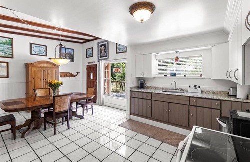 Crystal River House | Pet-Friendly Coral House with Pool Steps from Kings Bay