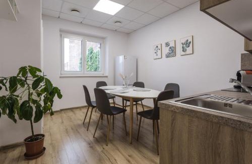 Juh Apartment | Experience FLEXIHOME sk - Fejova with Parking & 10/10 Rating