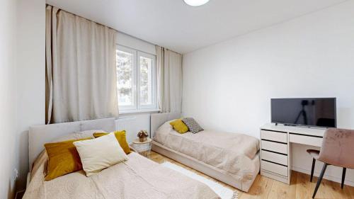 Juh Apartment | Experience FLEXIHOME sk - Fejova with Parking & 10/10 Rating