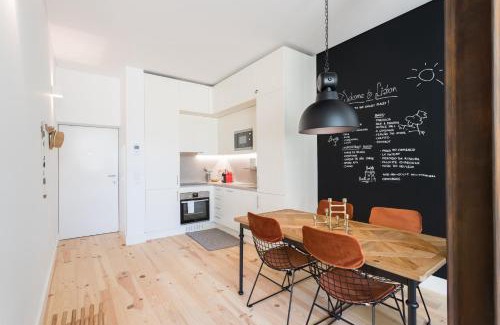 Sao Paulo Apartment | Stylish FLH Cais Sodré Flat - Guest Rated 8.7/10