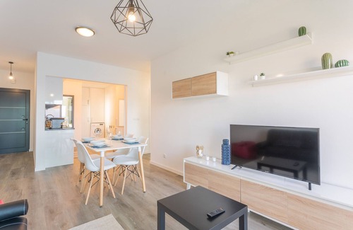 Gaula Apartment | Ocean View Retreat with Balcony and Spa Amenities