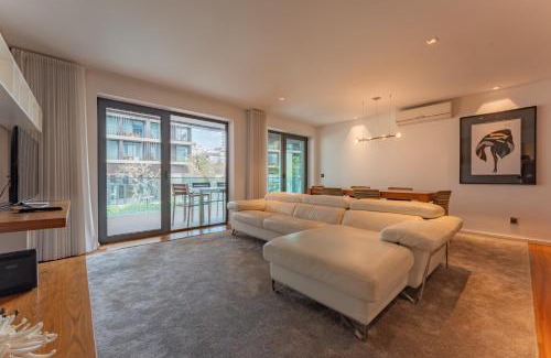Se Apartment | FLH Funchal Elegant Apartment with Pool & Balcony