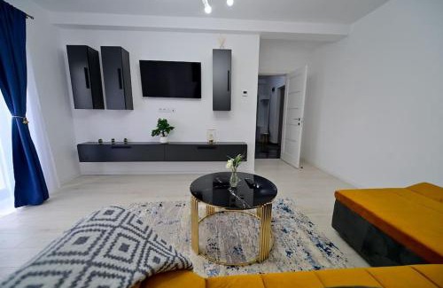 Selimbar Apartment | Top-Rated FLH - Just 5: Family & Pet-Friendly Escape