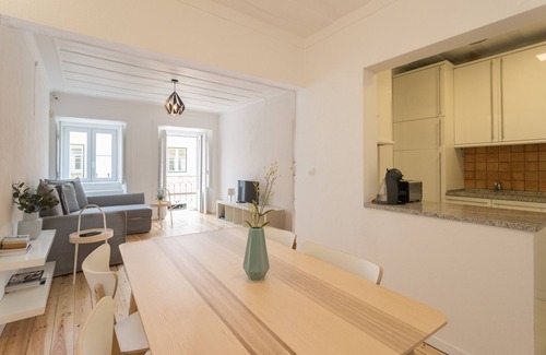 Sao Bento Apartment | Bright Apartment in Príncipe Real with Spa & Breakfast