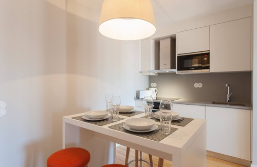 Merces Apartment | Elegant FLH Príncipe Real Apartment with Spa & Kitchen