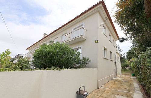 Aldoar Foz do Douro e Nevogilde Apartment | FLH Serralves House with Garden: Family-Friendly Retreat