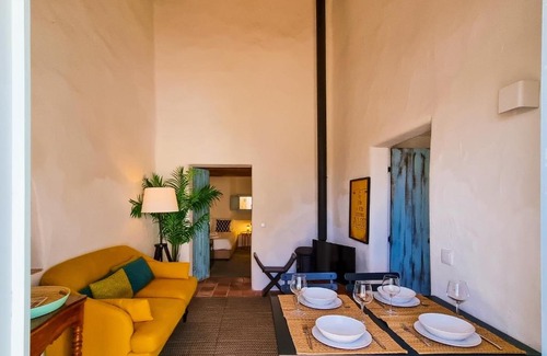 Loule Apartment | Explore Vale Judeu Rustic Mezzanine Cottage Retreat