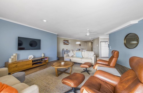 Port Macquarie Apartment | Scenic Hastings River & Breakwall Views with Pool Access