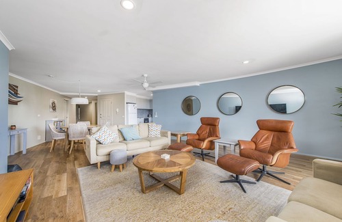 Port Macquarie Apartment | Scenic Hastings River & Breakwall Views with Pool Access
