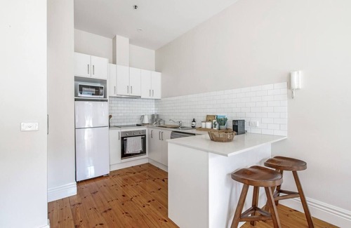 Melbourne Central Business District Apartment | Heritage Gem on Flinders Lane with Child-Friendly Amenities