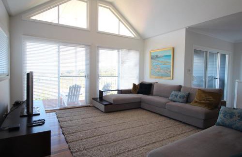 Augusta House | Exceptional Flinders View: Oceanfront Oasis with Hot Tub