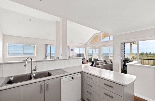 Augusta House | Flinders View Beach House (2Bed 2Bath) - Flinders View Beach House - Executive Holiday Home