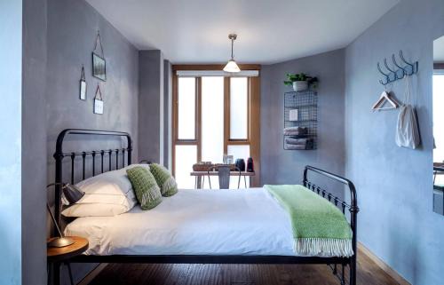 Litlington Hotel | Flint Barns at Rathfinny Wine Estate: Pet-Friendly Retreat