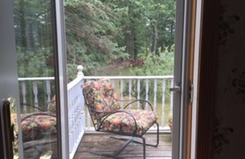 Coopersburg House | Idyllic Flint Hill Farm AG: Family-Friendly Getaway Awaits
