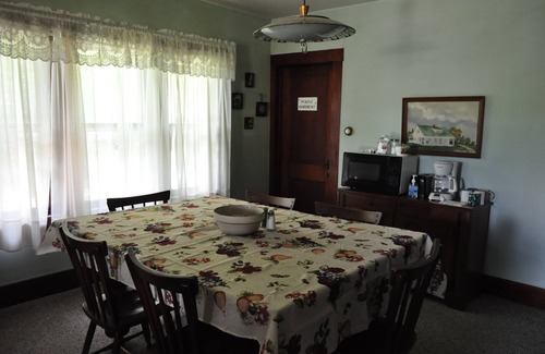 Manhattan House | Flint Hills Farm House Close to Manhattan at Lazy T Ranch