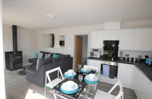Aldingbourne House | Flintstone Cottages: 4-Star Stay with Child-Friendly Amenities