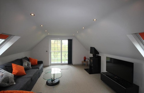 Aldingbourne House | Flintstone Cottages: 4-Star Stay with Child-Friendly Amenities