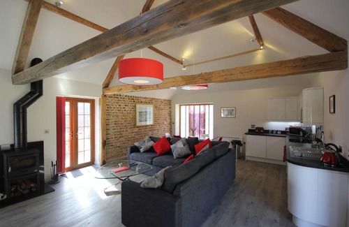 Aldingbourne House | Flintstone Cottages: 4-Star Stay with Child-Friendly Amenities