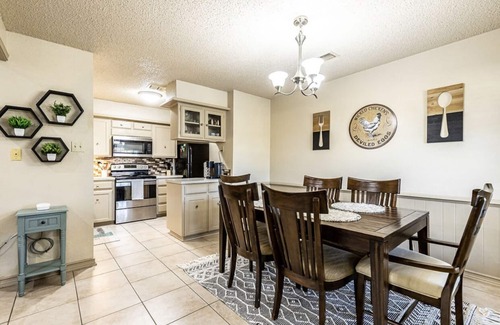 Lubbock House | Flintwood Mac: Guest Rated 10/10, Pet-Friendly Stay
