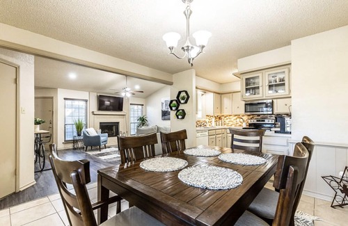 Lubbock House | Flintwood Mac: Guest Rated 10/10, Pet-Friendly Stay