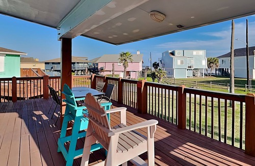 Bermuda Beach House | Experience Flip Flop Beachside: Pool & Oceanfront Access!