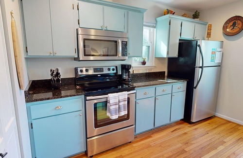 Sunset Point House | Vibrant Flip Flop Casual: 2-Bedroom Retreat in Folly