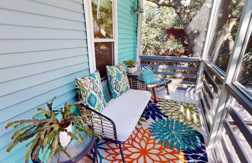 Sunset Point House | Vibrant Flip Flop Casual: 2-Bedroom Retreat in Folly