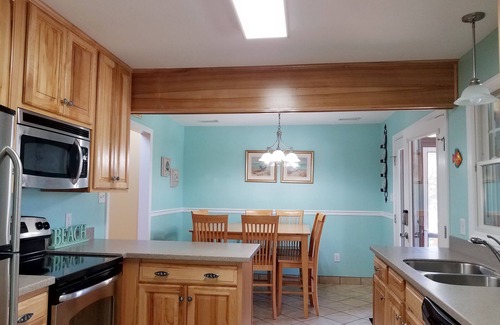 Ocracoke House | Pet-Friendly Flip Flops with Rooftop Deck & Screened Porches