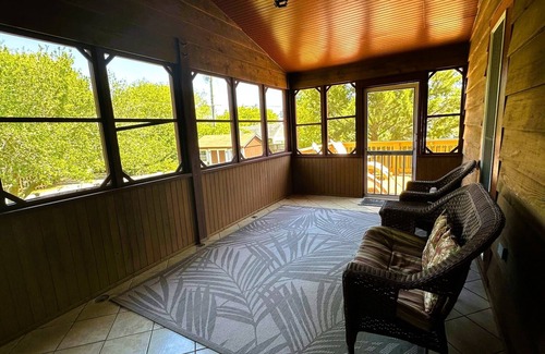 Ocracoke House | Pet-Friendly Flip Flops with Rooftop Deck & Screened Porches