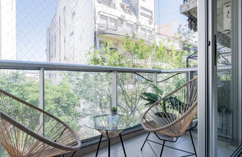 Balvanera Apartment | Cozy Fliphaus + Ayacucho 400 - Family-Friendly Petit Apt
