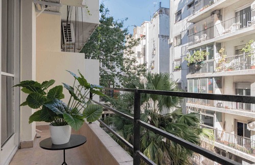 Recoleta Apartment | Inviting Fliphaus + Junin 1200 - Family-Friendly Accommodations