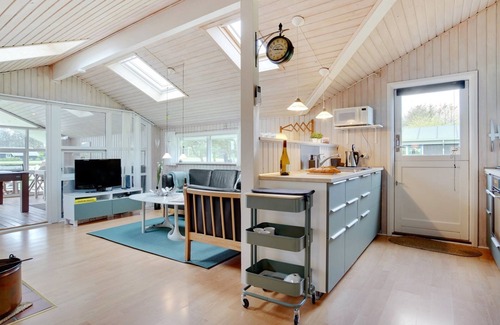 Lonstrup House | Relaxing Retreat at "Fliri" - Steps from the Ocean
