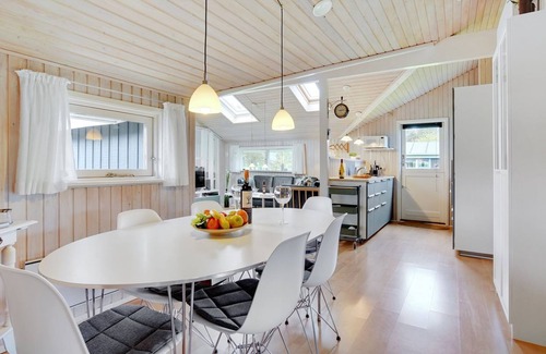 Lonstrup House | Relaxing Retreat at "Fliri" - Steps from the Ocean