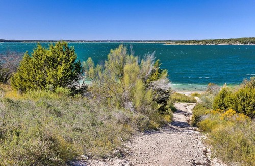 Canyon Lake Apartment | Pet-Friendly Flirty Flamingo Studio Near Canyon Lake